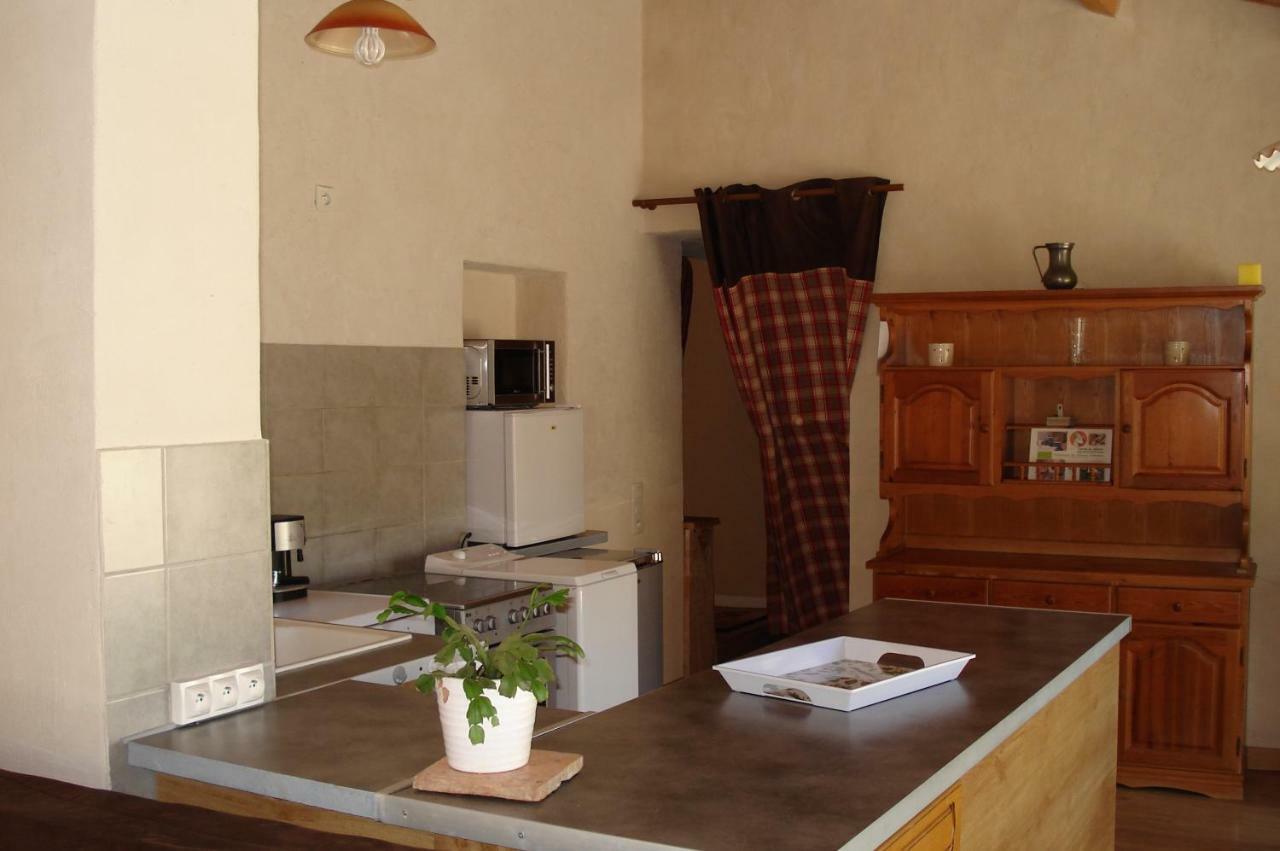 Gites Les Costoliers Chateauneuf-Miravail Exterior photo